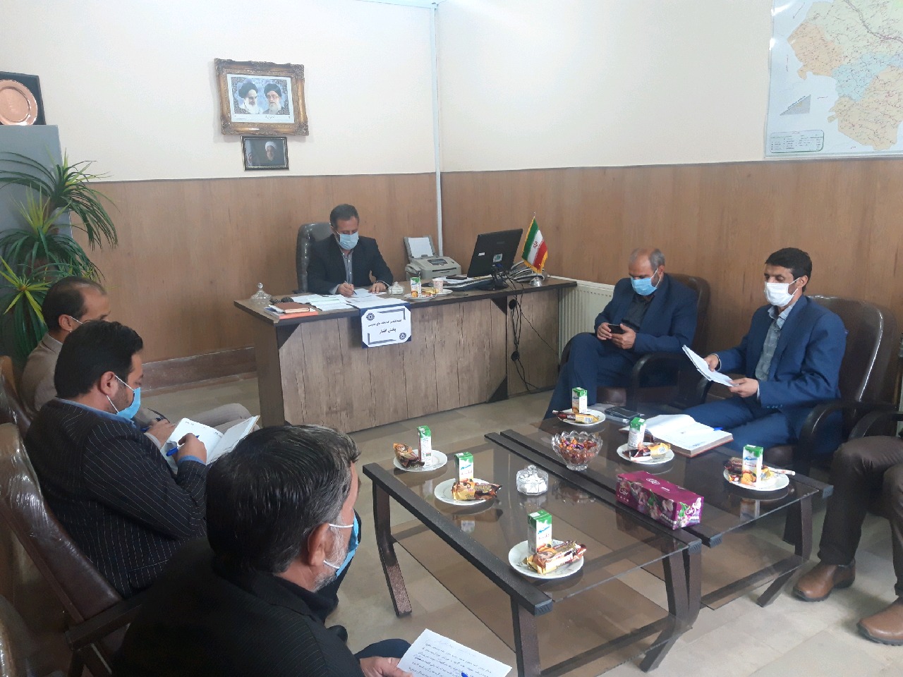 برگزاری چهارمین جلسه انجمن کتابخانه های عمومی بخش افشار به ریاست آقای سید جعفر موسوی بخشدار محترم و رئیس انجمن کتابخانه های عمومی بخش و سید مهدی موسوی رئیس اداره کتابخانه های عمومی شهرستان خدابنده با حضور  اعضای انجمن کتابخانه های عمومی در محل سالن جلسات بخشداری با محوریت گرامیداشت هفته کتاب.و کتابخوانی و کتابدار در سال 99 