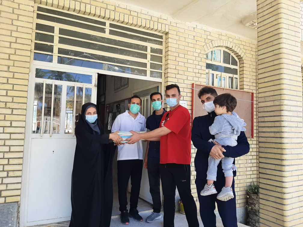 تقدیر و اهدا کتاب به کتابخانه شهید لاجوردی روستای رودفاریاب