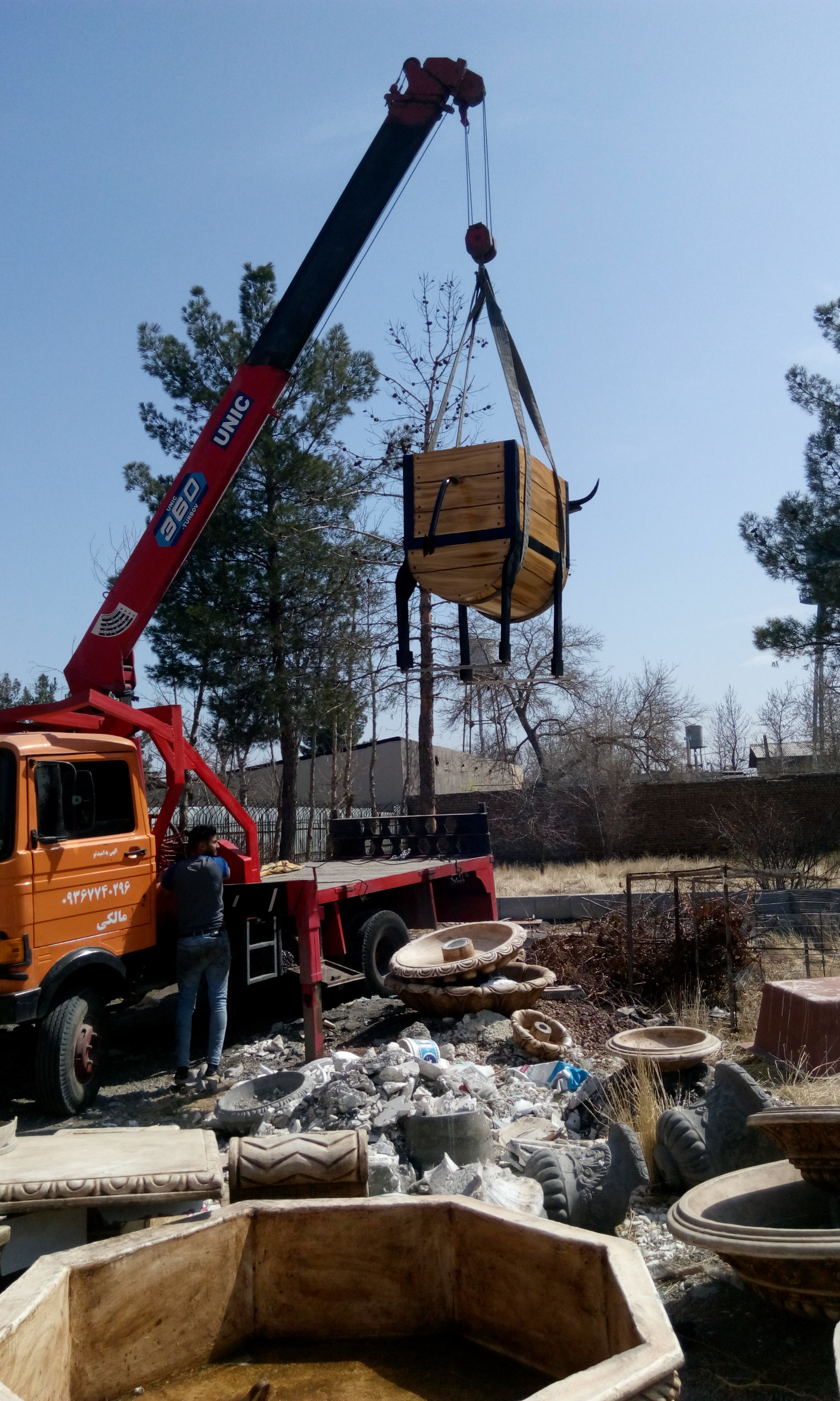 مجسمه انتزاعی گاو