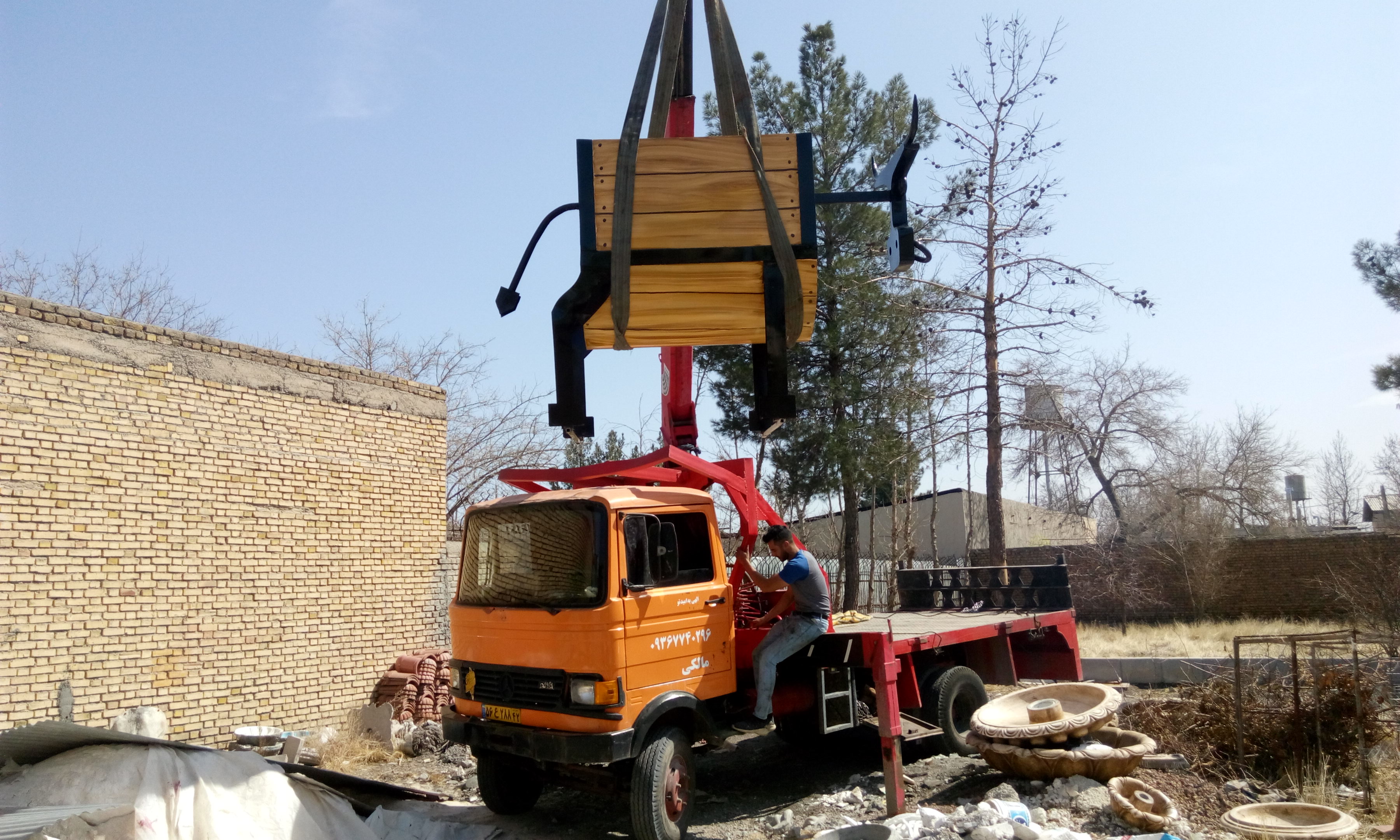 مجسمه انتزاعی گاو